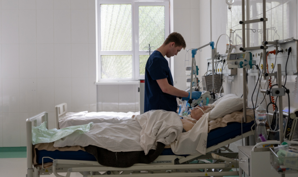 medical-aid-Ukraine-hospital-equipment