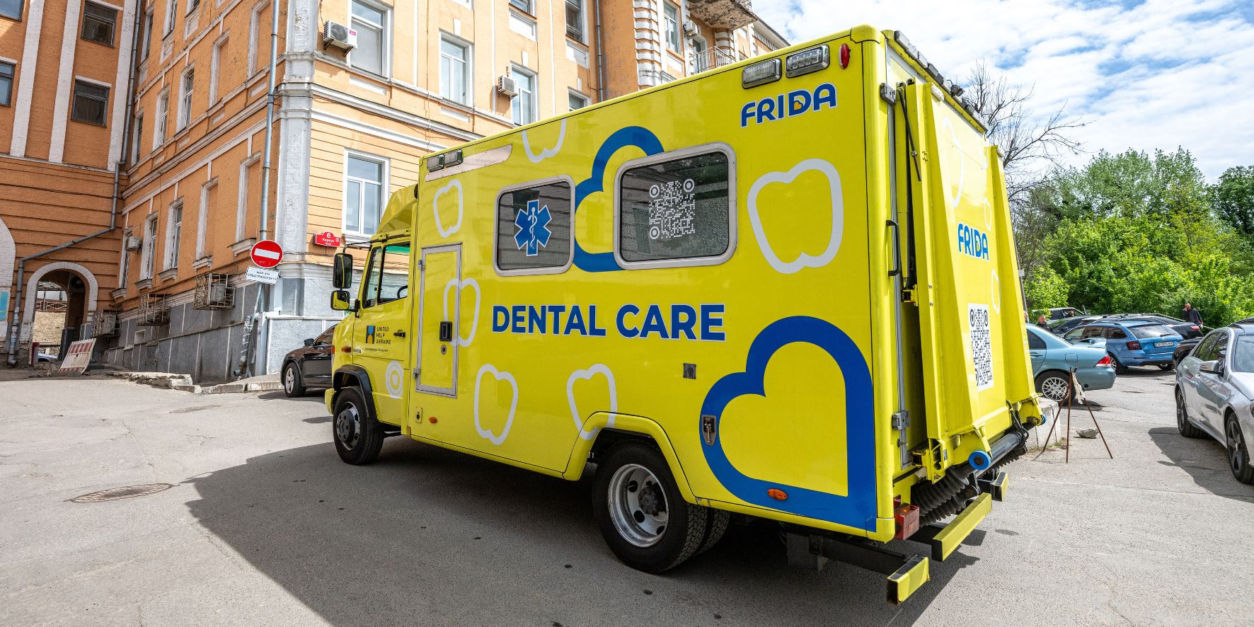 mobile-dentestry-ambulance-ukraine-front-lines
