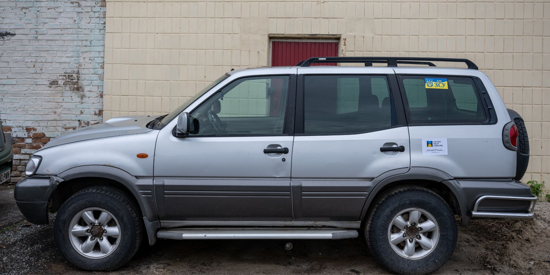 repairing-demaged-car-after-an-attack-ukraine