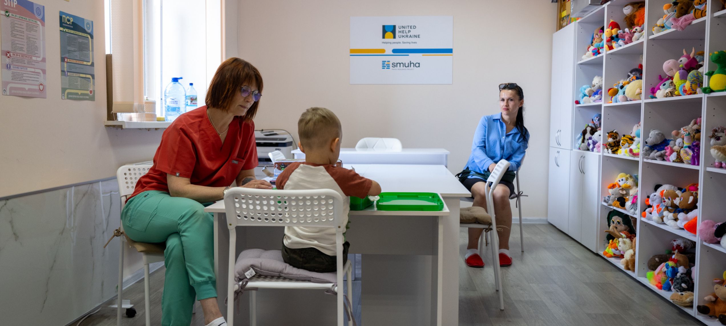 smuha-specialist-helping-child-with-war-trauma